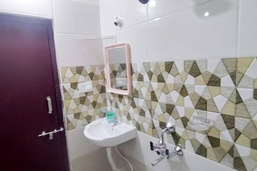 Servostay 2 Bhk Fully Furnished In Hafeezpet #302 Hajdarábád Exteriér fotografie